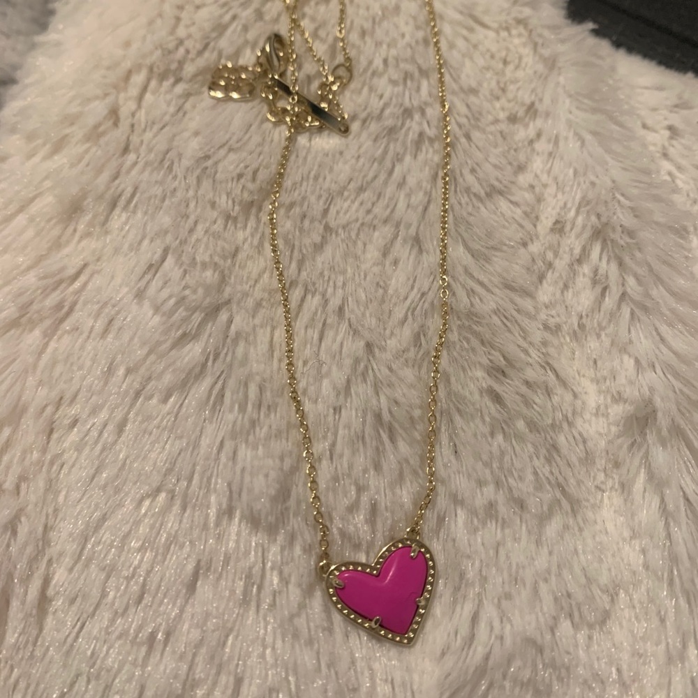 Ari heart necklace